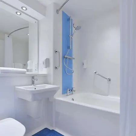 Travelodge Sportcity 3* مانشستر