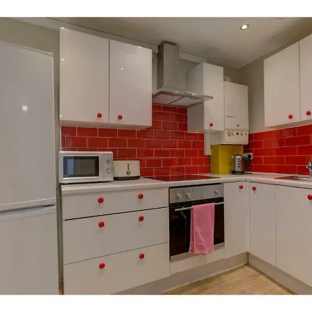 Διαμέρισμα Bright Colourful & Charming Apt For 4