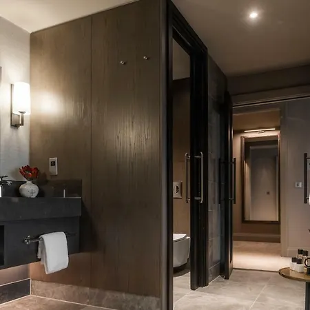 Dakota 5* Manchester