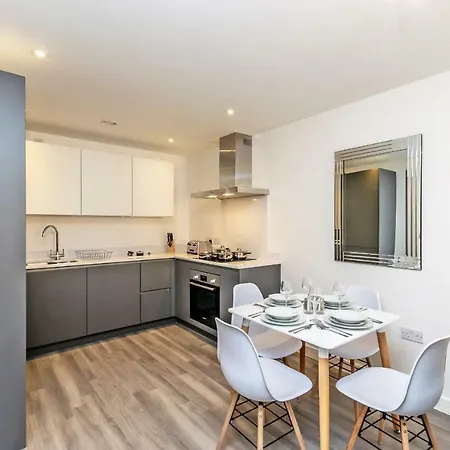 Halo House By Guestz