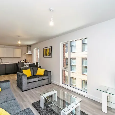 Halo House By Guestz *