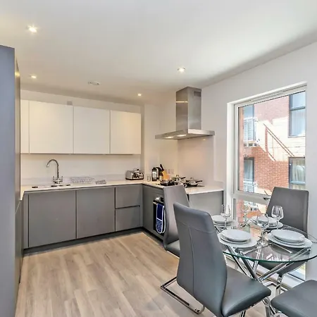 Halo House By Guestz