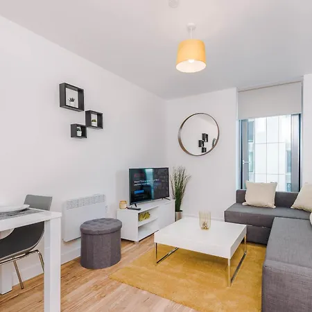 Contemporary 1 Bed In Media City, Sleeps 4, Free Gym *