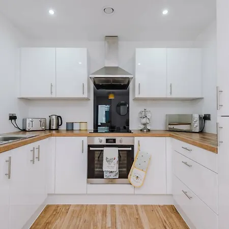 Contemporary 1 Bed In Media City, Sleeps 4, Free Gym *