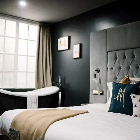 Hall 4* מנצ'סטר