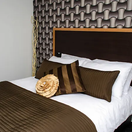 Imperial Salford Hotell 3*