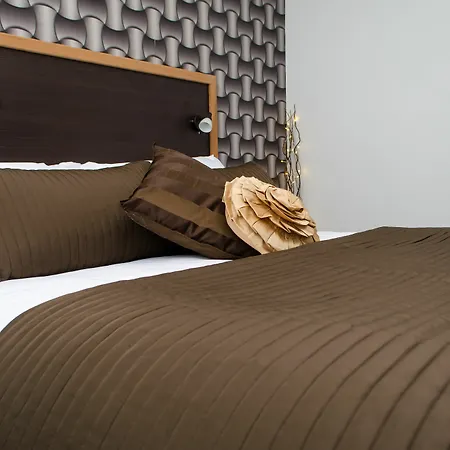 Imperial Salford Hotell 3*