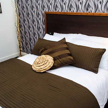 Imperial Salford Hotell 3*