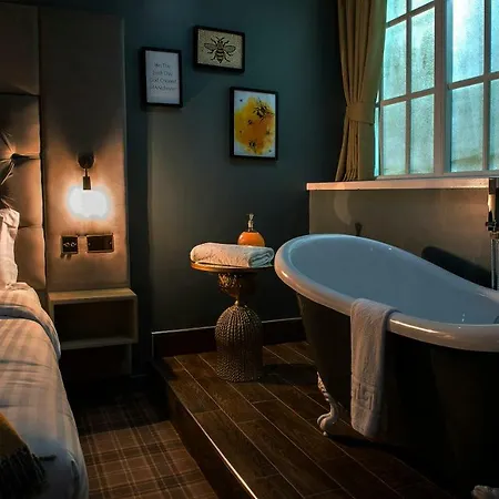 Hall 4* מנצ'סטר