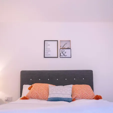 Sleek Stylish - Fantastic Location