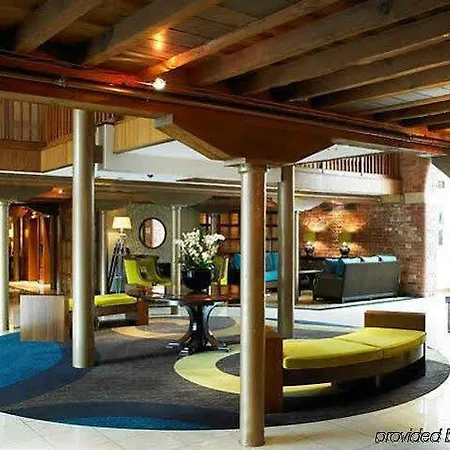 Marriott Victoria & Hotel