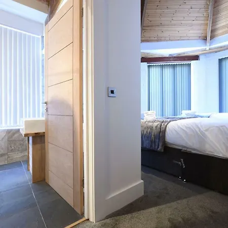 Stunning Penthouse Slps 20 マンチェスター