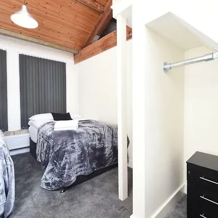 Stunning Penthouse Slps 20 マンチェスター