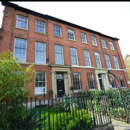 Manchesters Ultimate House - Hot Tub - Sleeps 23! Holiday home Manchester