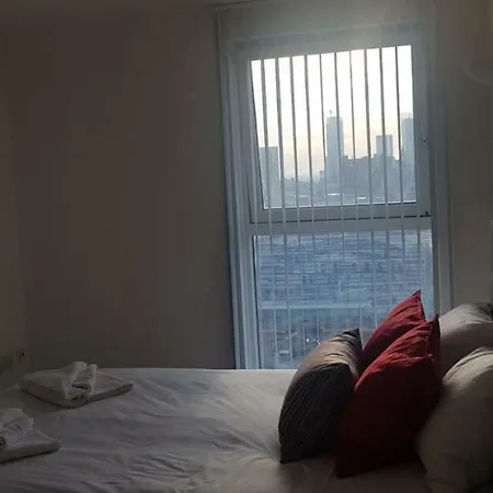 Apartment Red Ba Skyline Central