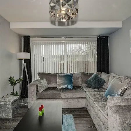 Newly Renovated Modern Manchester