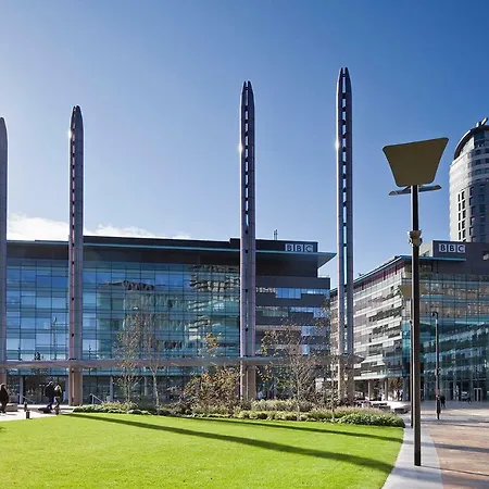 X1 Media City Tower A Apartamento