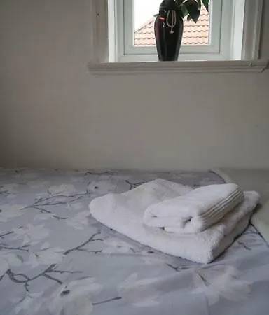 Homestay Elsham Gardens Manchester