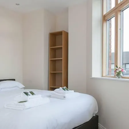Penthouse With Rooftop Terrace マンチェスター