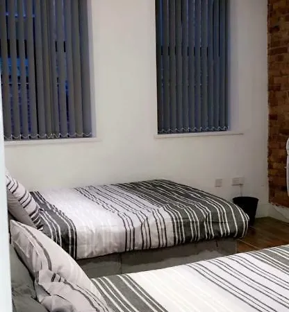 Spacious Shude Hill With Balcony