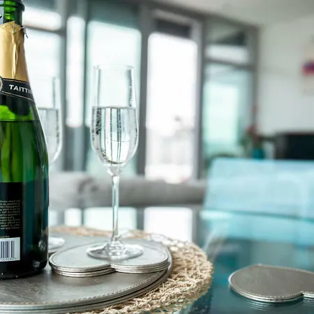 Stunning Modern 1br Apt W/ Balcony, Central Manc Lägenhet