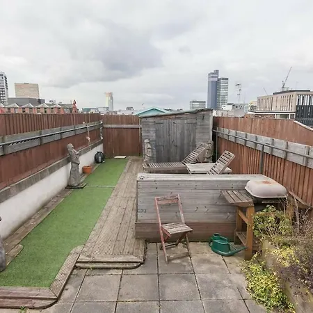 Penthouse With Rooftop Terrace アパート *