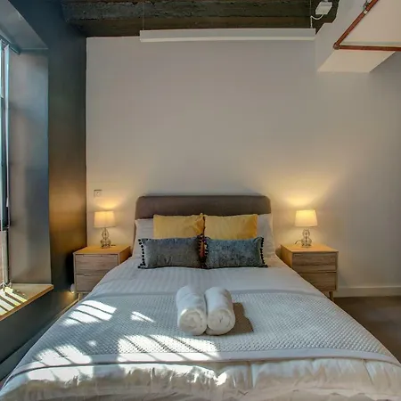 The Lightwell - Stunning, Central, Luxurious Apartment *