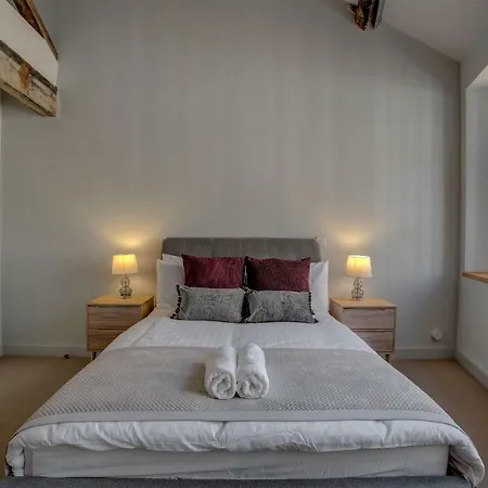 The Lightwell - Stunning, Central, Luxurious Apartment *