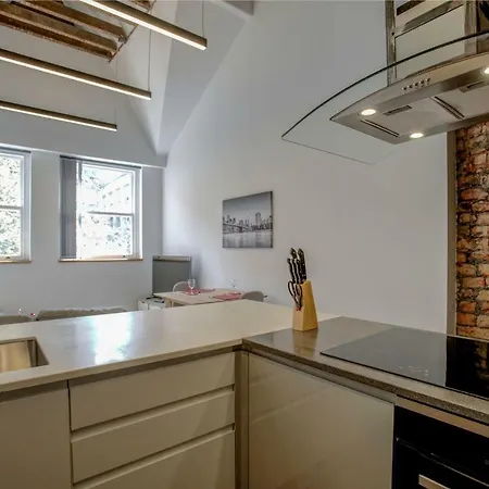 The Lightwell - Stunning, Central, Luxurious Apartment