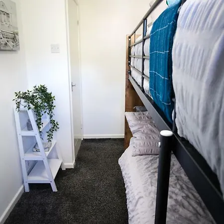 Ideal Next To Queens Park, Manchester