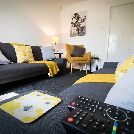 Ideal Next To Queens Park, * Manchester