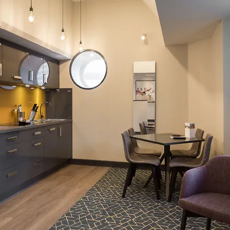 Roomzzz Victoria Апарт-отель 4*