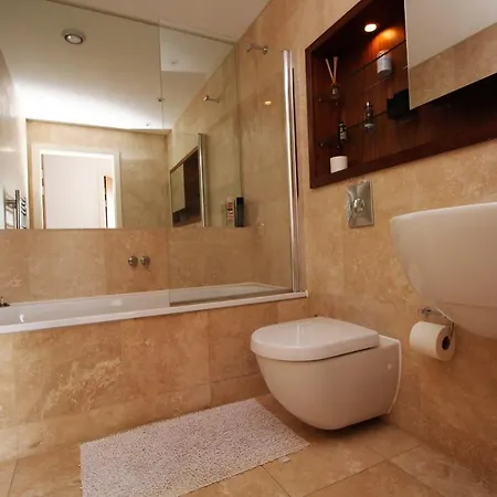 Media City Lowry 4 Guests 2 Bed アパート マンチェスター