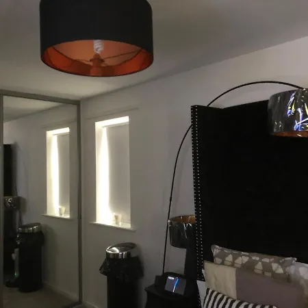 Things With Flair Properties * מנצ'סטר