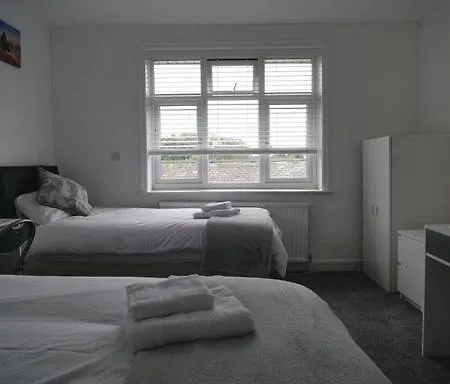 Elsham Gardens * Manchester