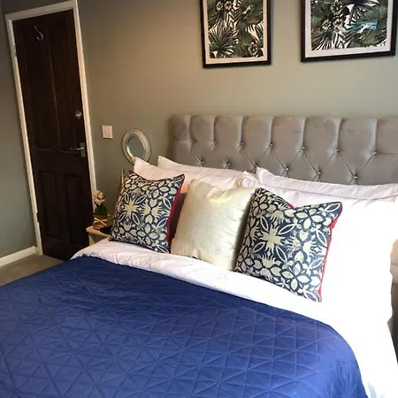 1. Stylish Private Double Near Centre *