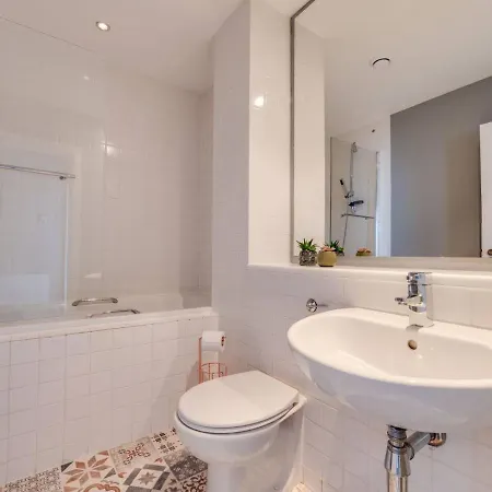 Stunning 2 Bedroom City Centre *