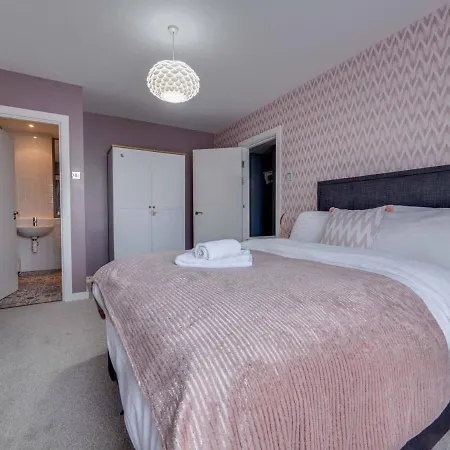 Stunning 2 Bedroom City Centre Апартаменты