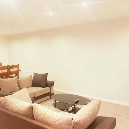 Modern & Spacious House With Parking & Garden Semesterbostad Manchester