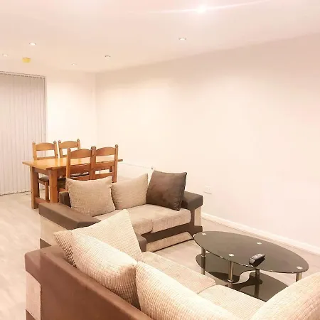 Modern & Spacious House With Parking & Garden Semesterbostad Manchester