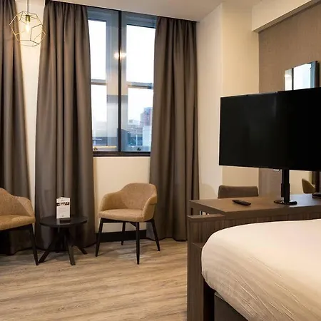 Roomzzz Victoria Апарт-отель 4*