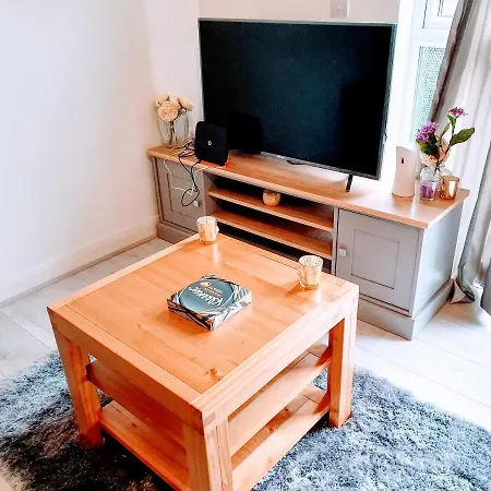 2 Bed Central With Balcony Manchester