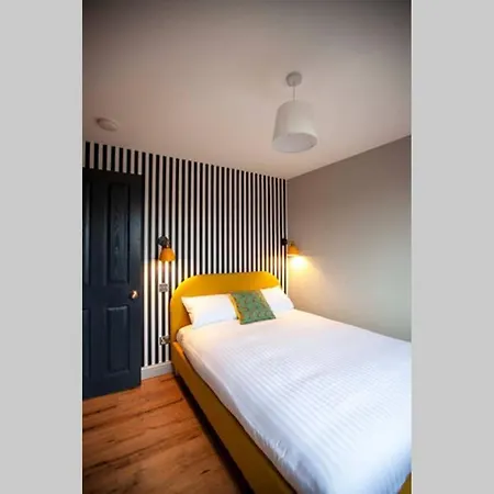 Newly Renovated 3 Storey In South Holiday home Manchester