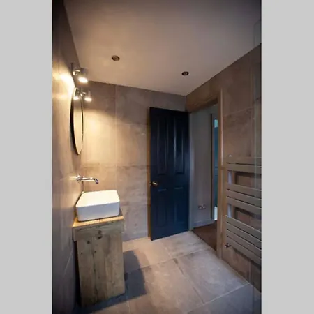 Newly Renovated 3 Storey In South