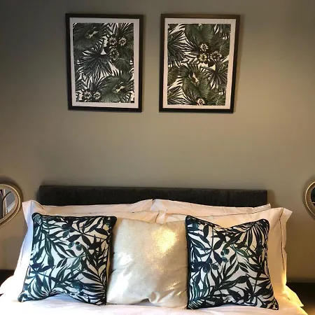 3. Stylish Private Double Near Centre *