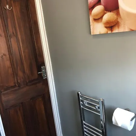 3. Stylish Private Double Near Centre Vendégház *