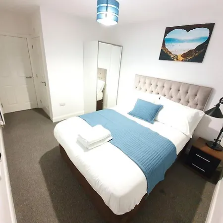 Manchester Holiday Apartment *