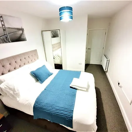 Manchester Holiday Apartment * مانشستر