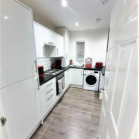 Manchester Holiday Apartment * مانشستر