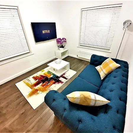 Manchester Holiday Apartment * مانشستر